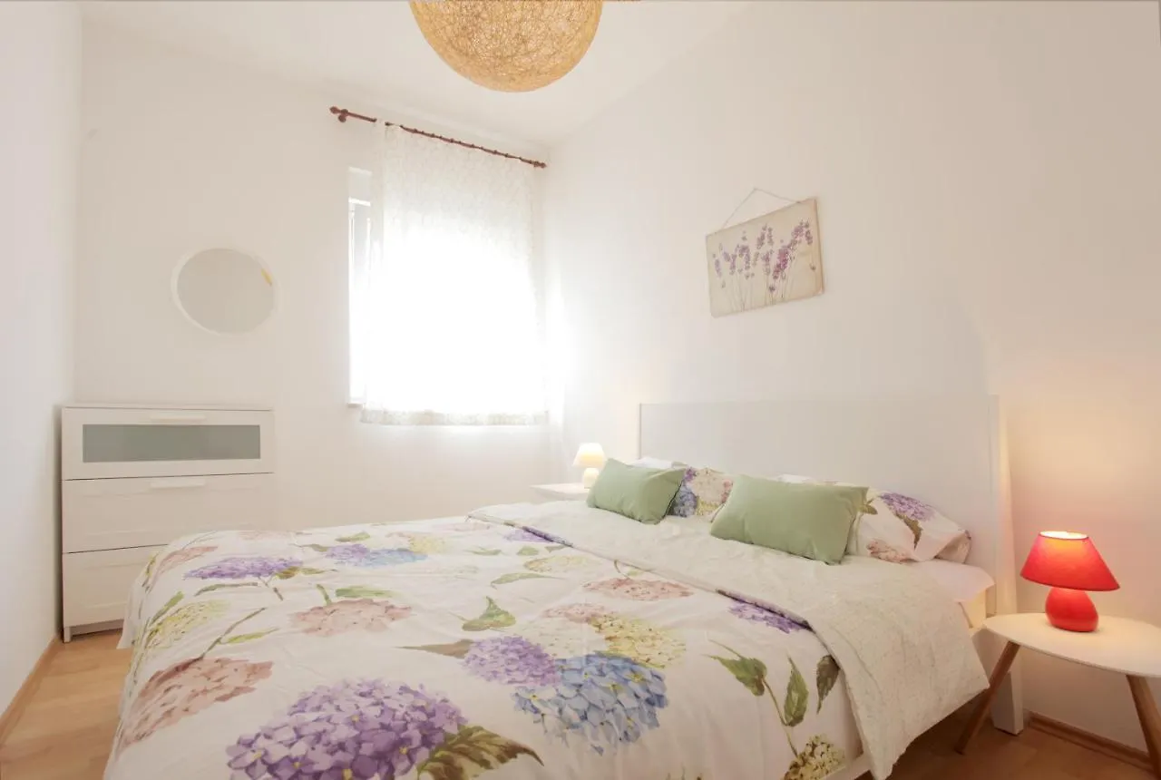 Apartment Maria Medulin